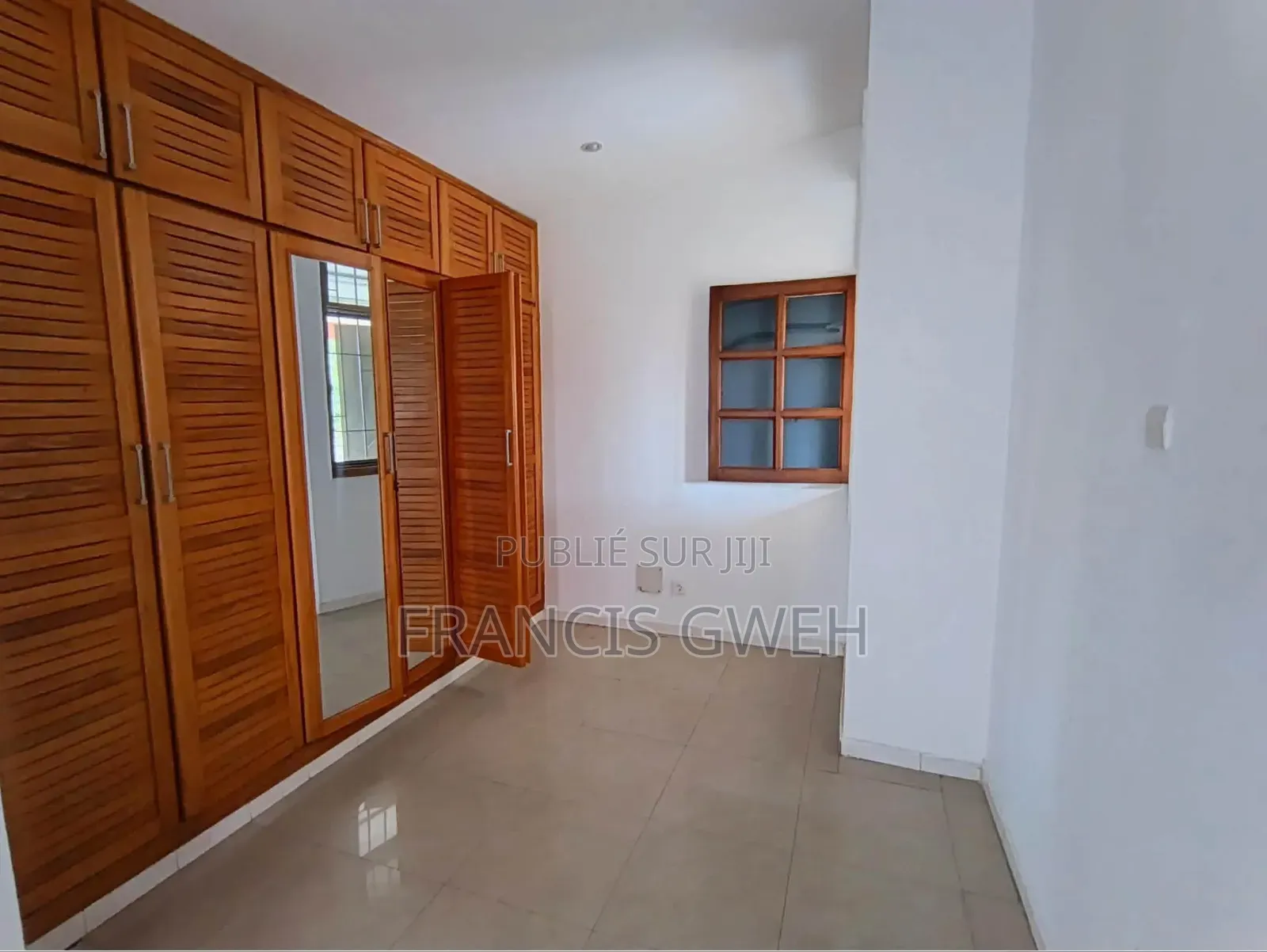 4chbre Duplex dans Francis Gweh, Cocody à Louer