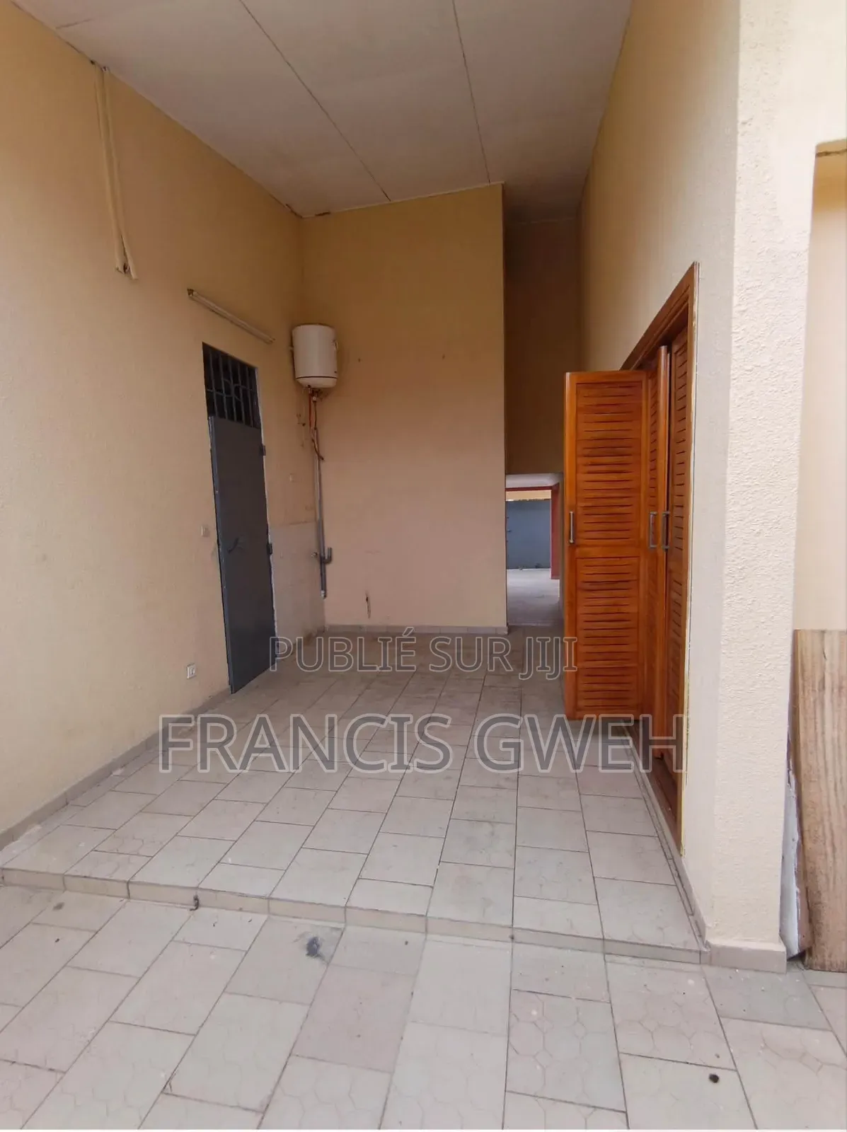 4chbre Duplex dans Francis Gweh, Cocody à Louer