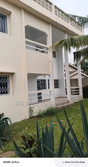 6chbre Duplex dans Francis Gweh, Cocody à Louer