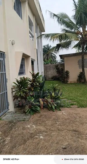 6chbre Duplex dans Francis Gweh, Cocody à Louer