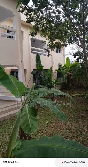 6chbre Duplex dans Francis Gweh, Cocody à Louer