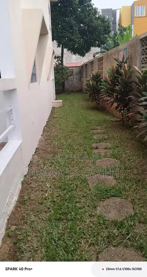 6chbre Duplex dans Francis Gweh, Cocody à Louer