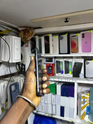 Nouveau Apple iPhone 11 64 GB Noir