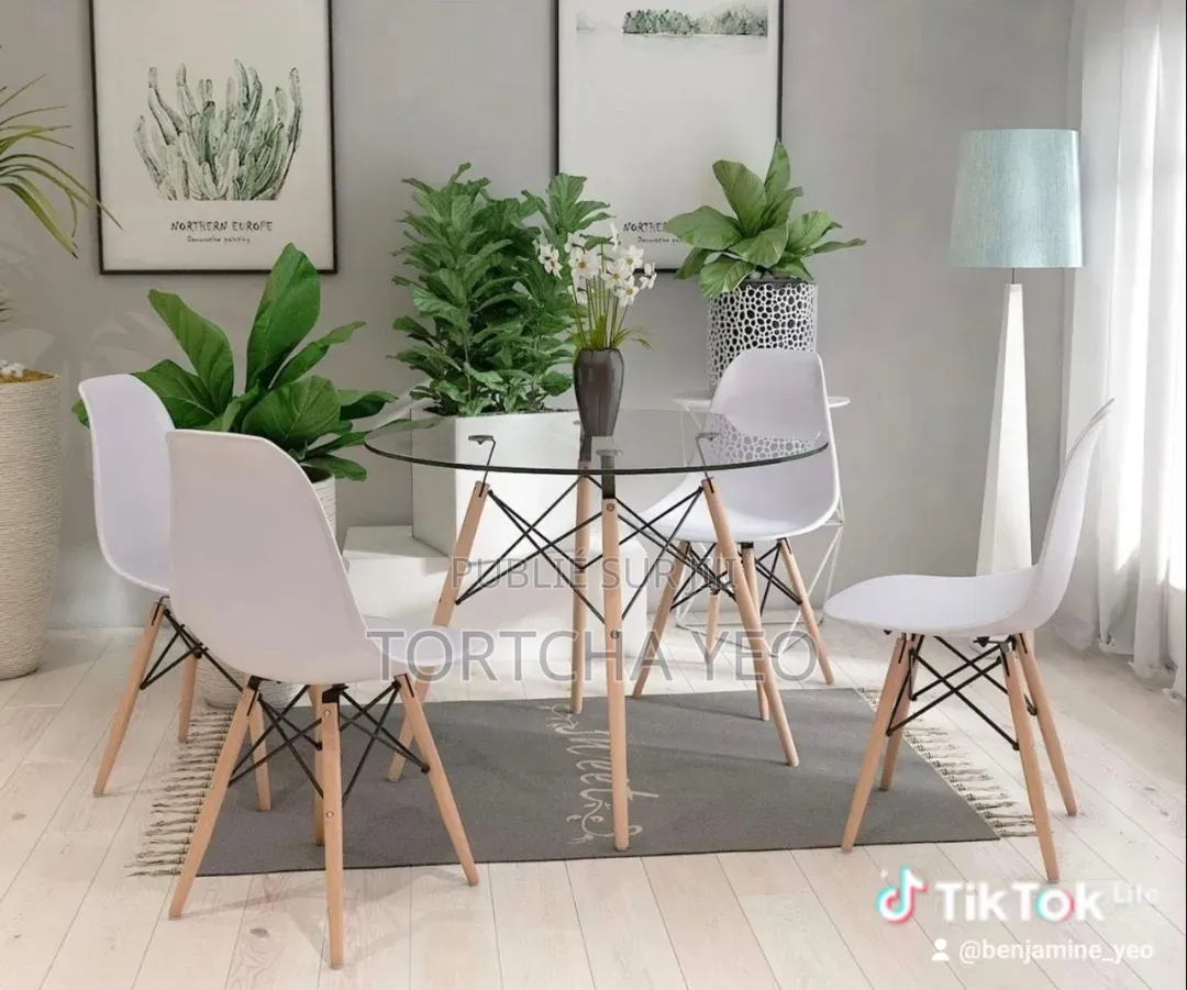 Table Ronde Verre + Chaises Scandinaves Eiffel