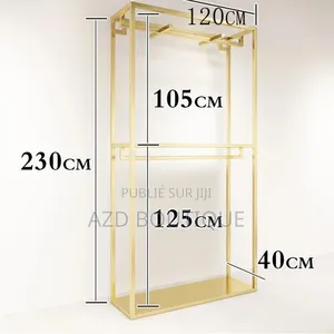 Porte-Vêtements Doré Présentoir Luxe Pour Vêtements Et Accessoires