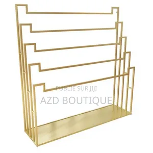 Porte-Vêtements Doré Présentoir Luxe Pour Vêtements Et Accessoires
