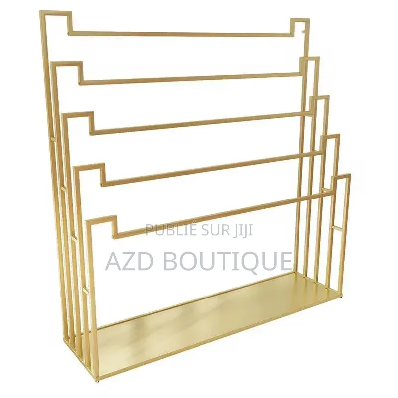 Porte-Vêtements Doré Présentoir Luxe Pour Vêtements Et Accessoires