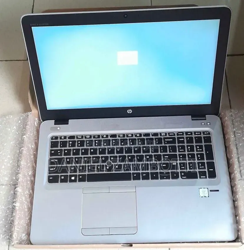 Nouveau Ordinateur de bureau HP 200 G4 16GB Intel Core i5 eMMC 512GB