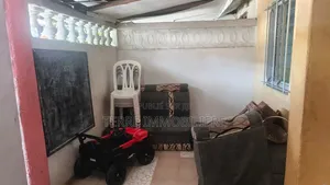 3chbre Villa dans La Terre Immobilière, Cocody à Vendre