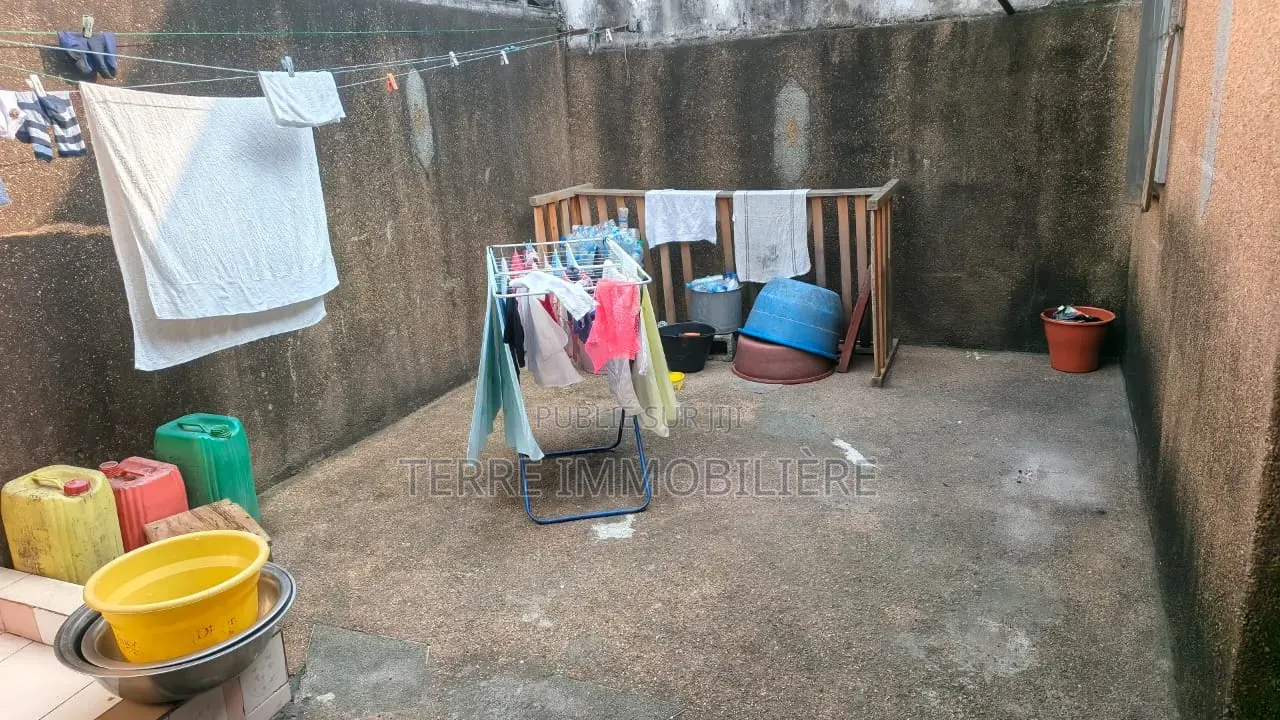 3chbre Villa dans La Terre Immobilière, Cocody à Vendre