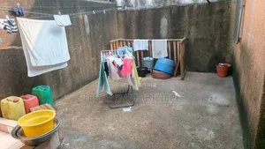 3chbre Villa dans La Terre Immobilière, Cocody à Vendre