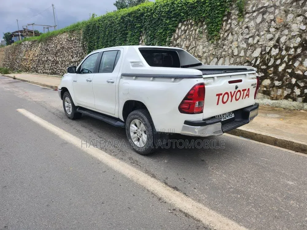 Toyota Hilux 2022 Gris