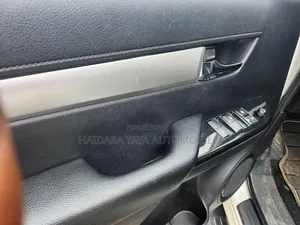 Toyota Hilux 2022 Gris
