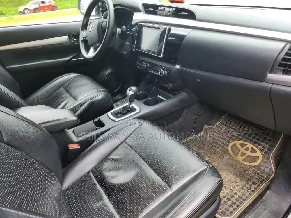 Toyota Hilux 2022 Gris