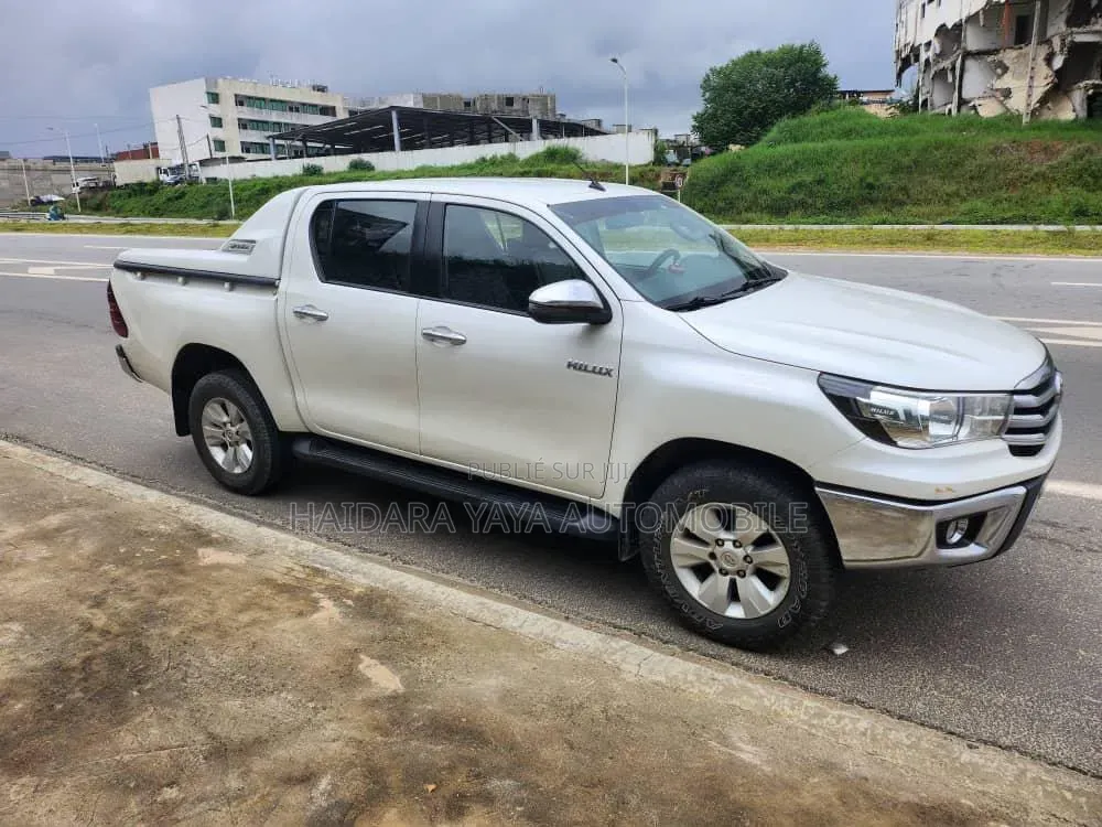 Toyota Hilux 2022 Gris