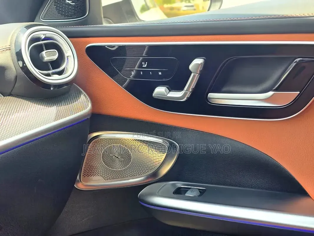 Nouveau Mercedes-Benz C-Class 2026 Blanc cassé