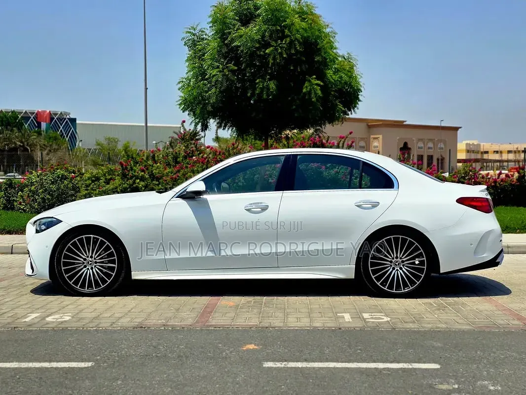 Nouveau Mercedes-Benz C-Class 2026 Blanc cassé