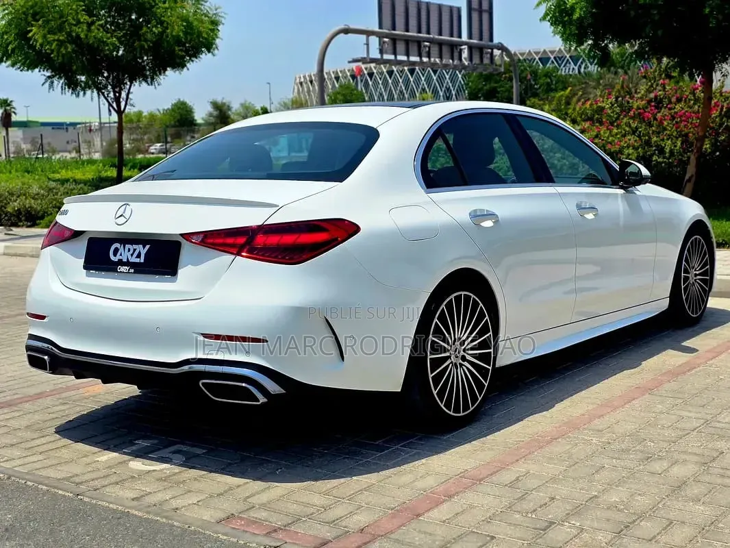 Nouveau Mercedes-Benz C-Class 2026 Blanc cassé