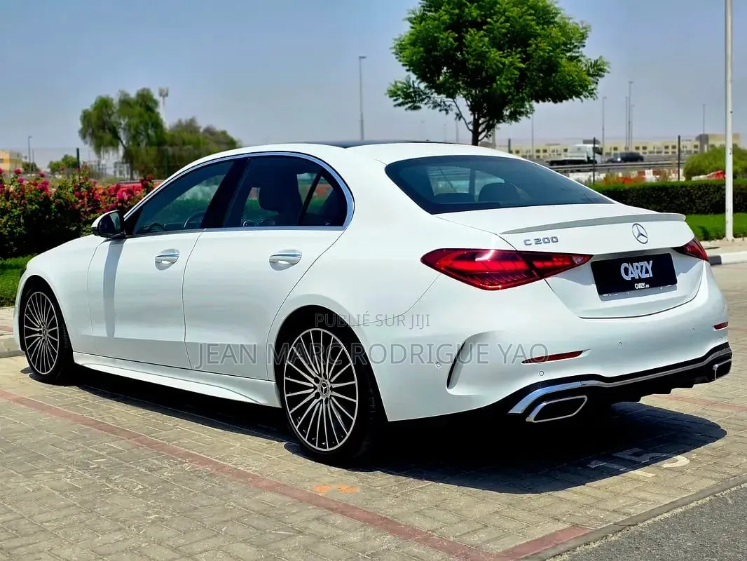 Nouveau Mercedes-Benz C-Class 2026 Blanc cassé