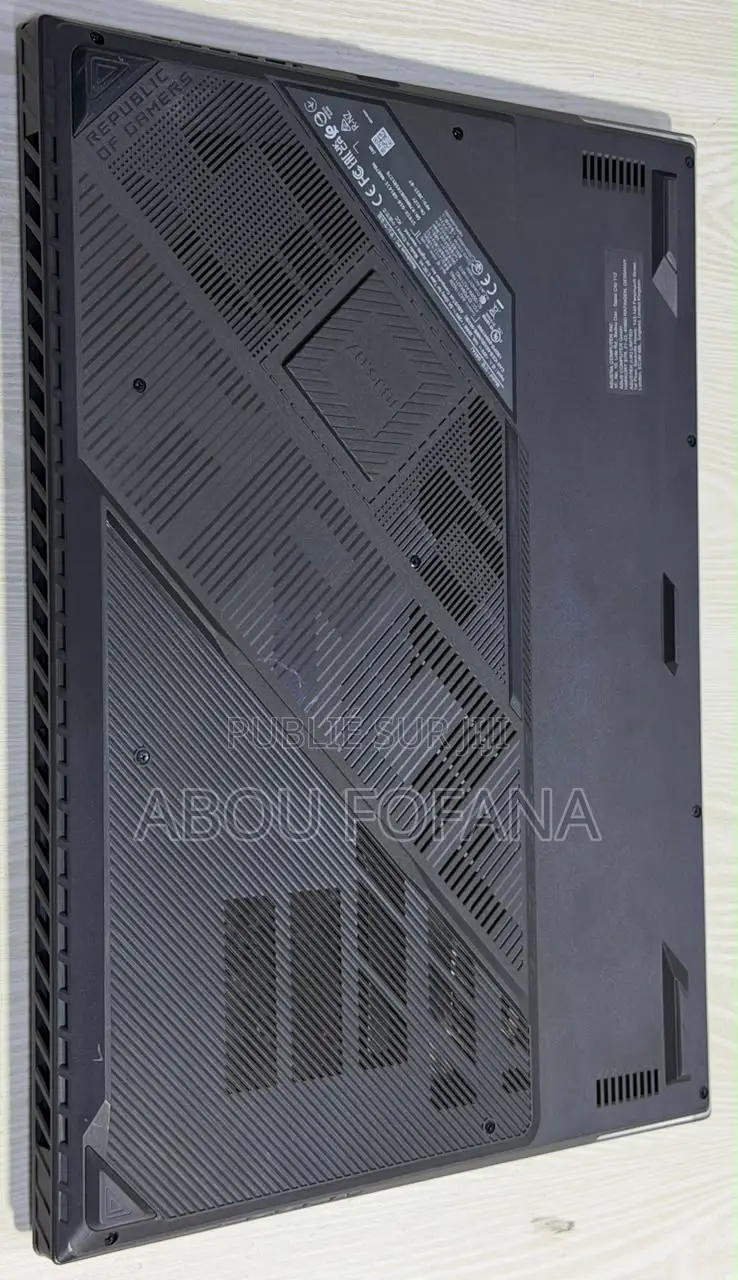 Ordinateur portable Asus ROG GX800VH 32GB Intel Core i9 SSD 1T