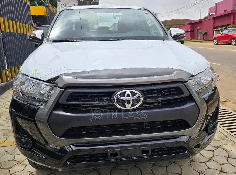 Nouveau Toyota Hilux 2026 Noir