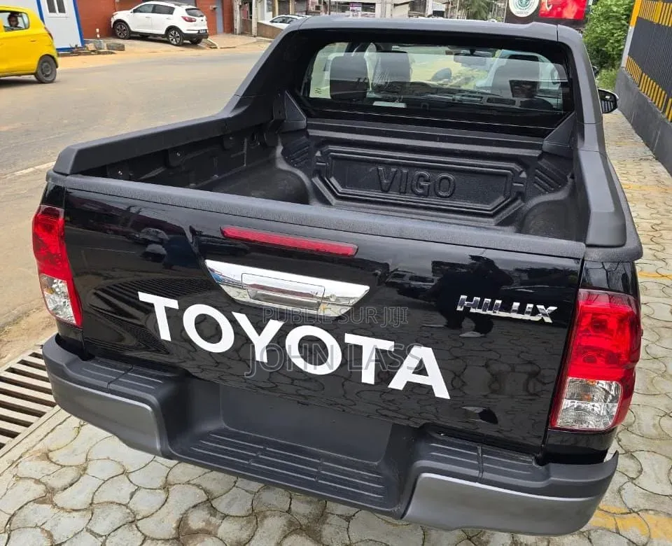 Nouveau Toyota Hilux 2026 Noir
