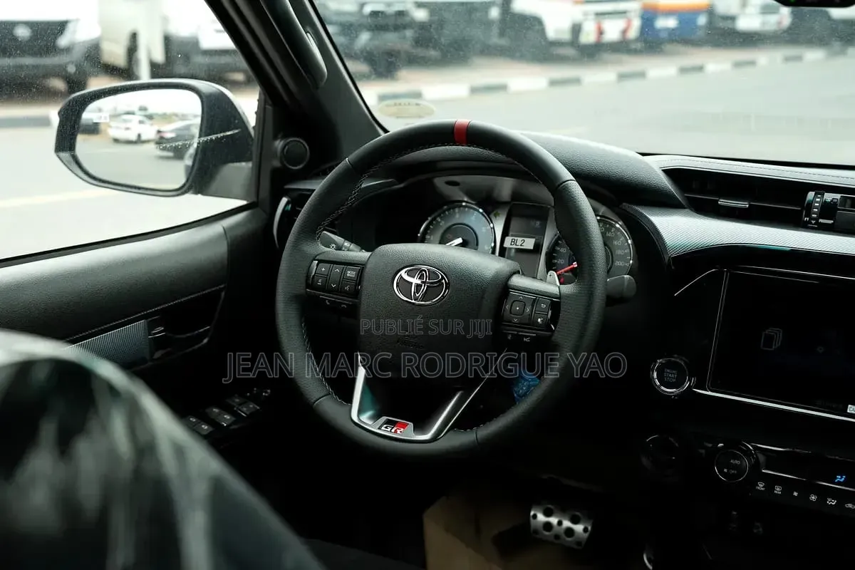 Nouveau Toyota Hilux 2026 Noir