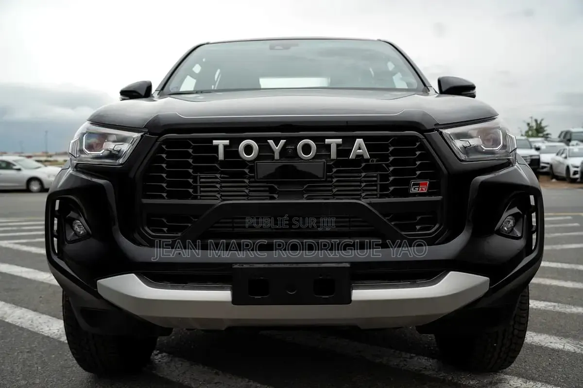 Nouveau Toyota Hilux 2026 Noir