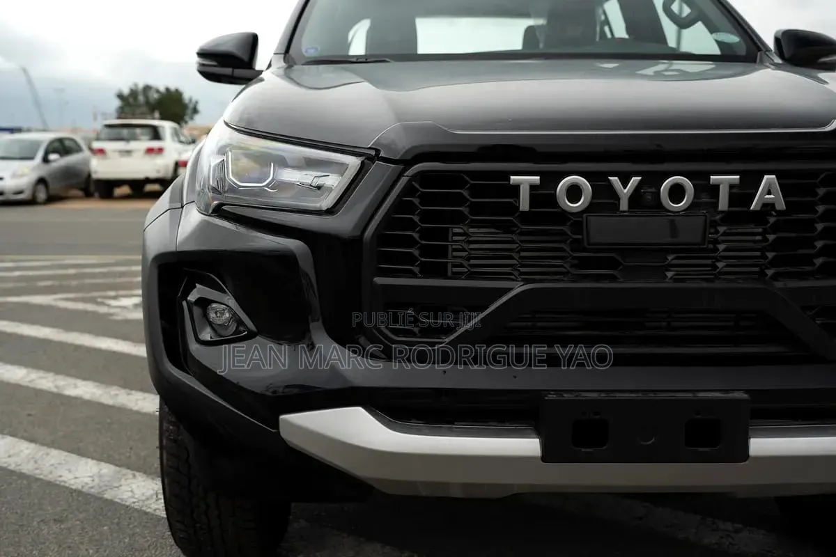 Nouveau Toyota Hilux 2026 Noir