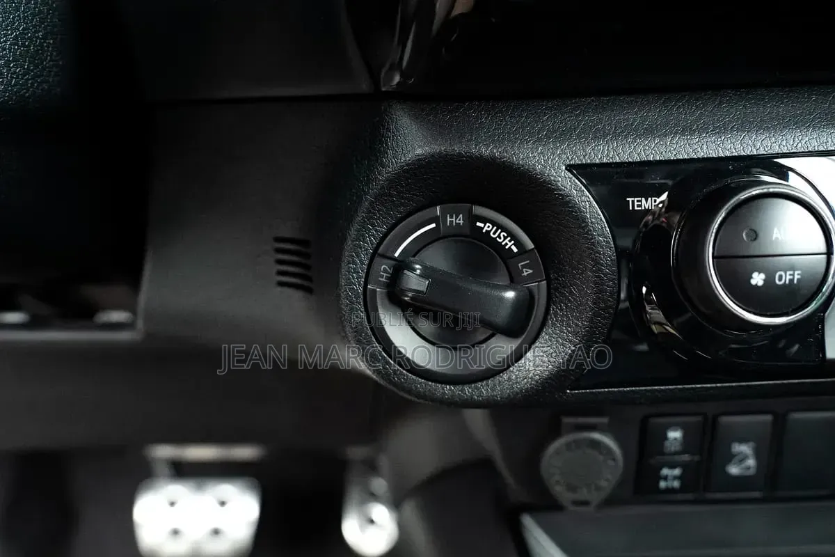 Nouveau Toyota Hilux 2026 Noir
