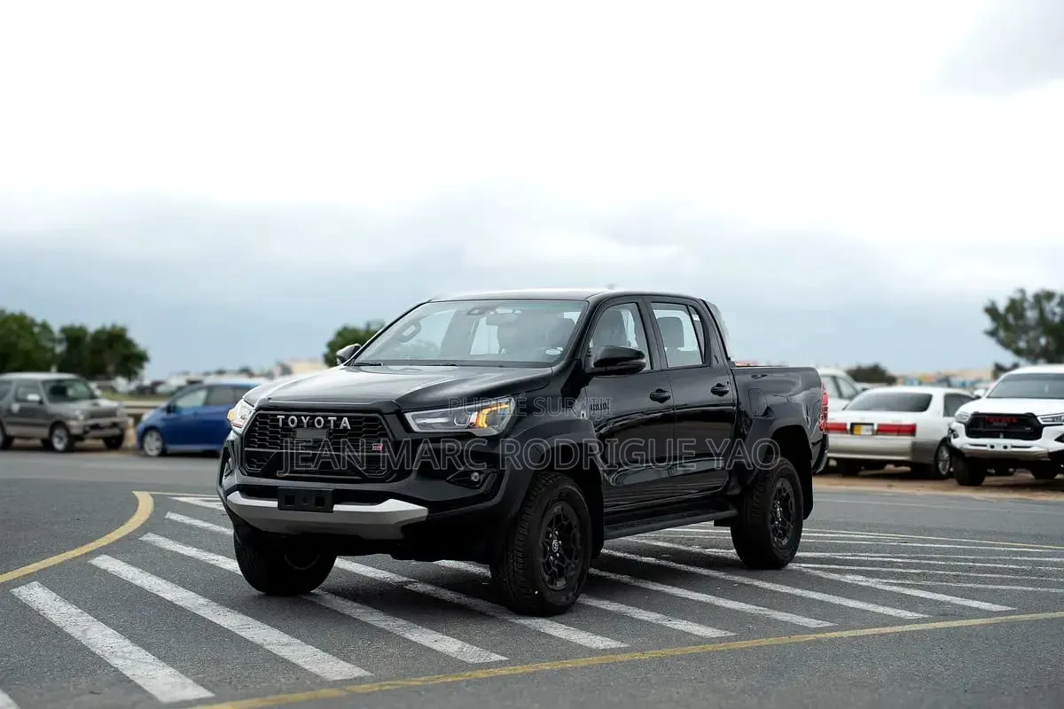 Nouveau Toyota Hilux 2026 Noir