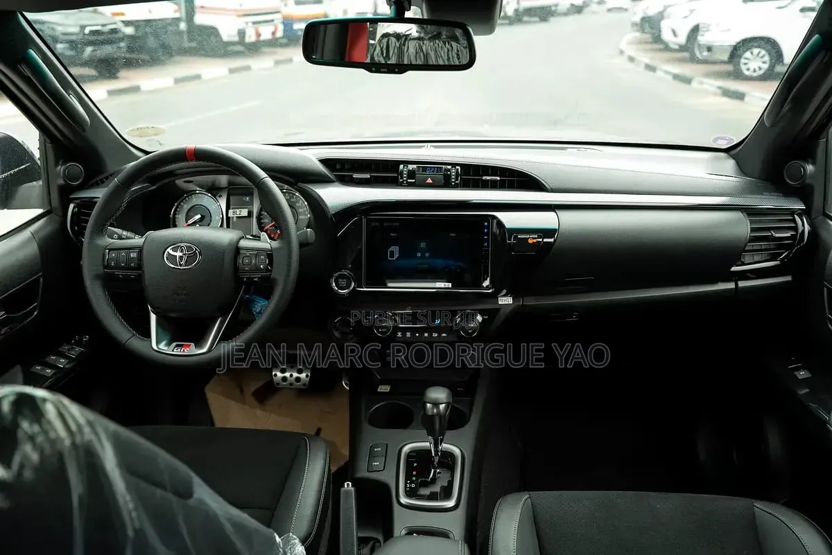 Nouveau Toyota Hilux 2026 Noir