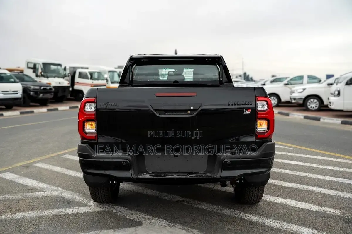 Nouveau Toyota Hilux 2026 Noir