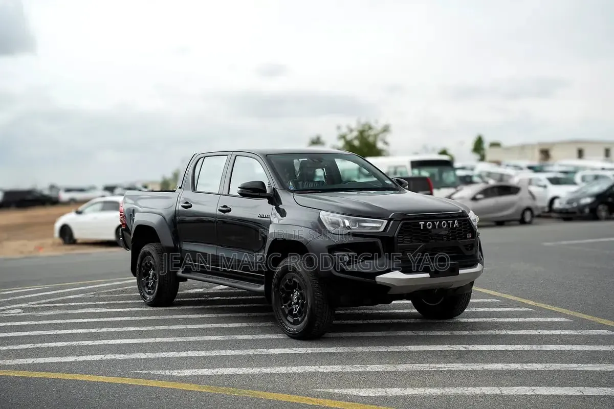 Nouveau Toyota Hilux 2026 Noir