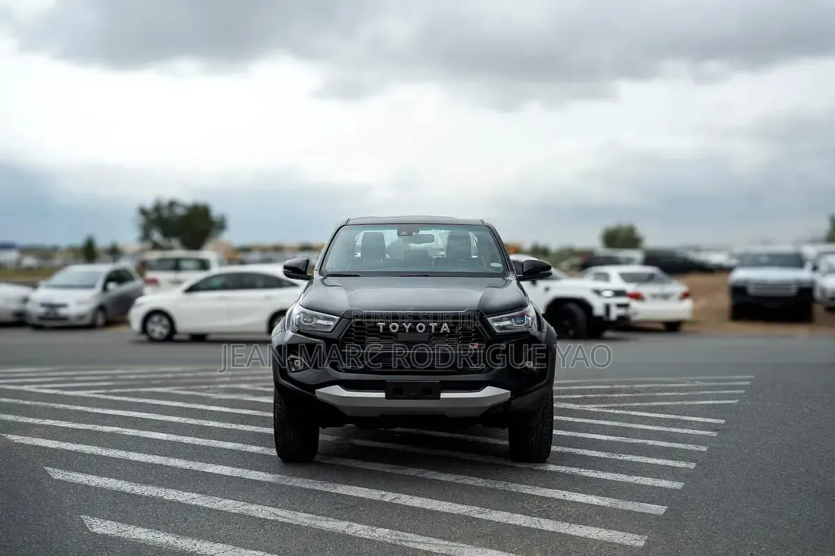 Nouveau Toyota Hilux 2026 Noir