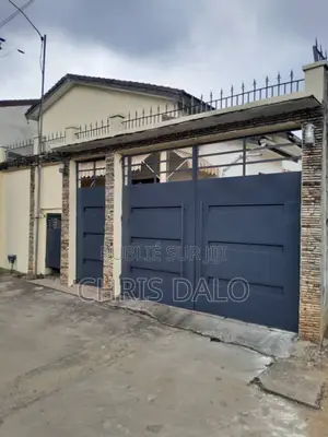 6chbre Villa dans Djolo Pierre, Cocody à Louer