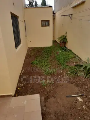 6chbre Villa dans Djolo Pierre, Cocody à Louer