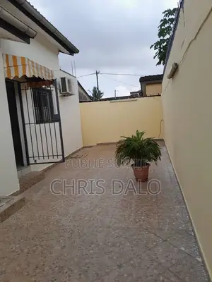 6chbre Villa dans Djolo Pierre, Cocody à Louer