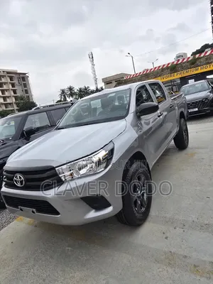 Nouveau Toyota Hilux 2026 Gris