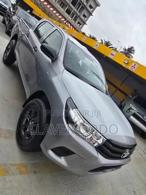 Nouveau Toyota Hilux 2026 Gris