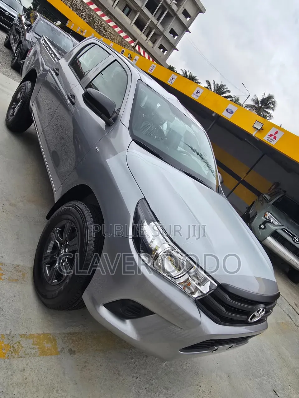 Nouveau Toyota Hilux 2026 Gris