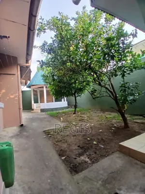 4chbre Villa dans Rosiers, Cocody à Louer