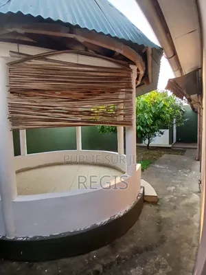 4chbre Villa dans Rosiers, Cocody à Louer