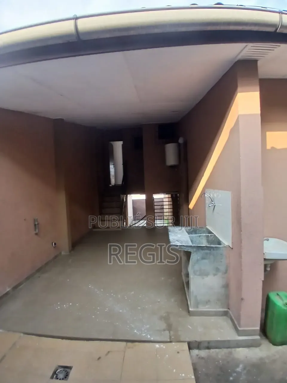 4chbre Villa dans Rosiers, Cocody à Louer