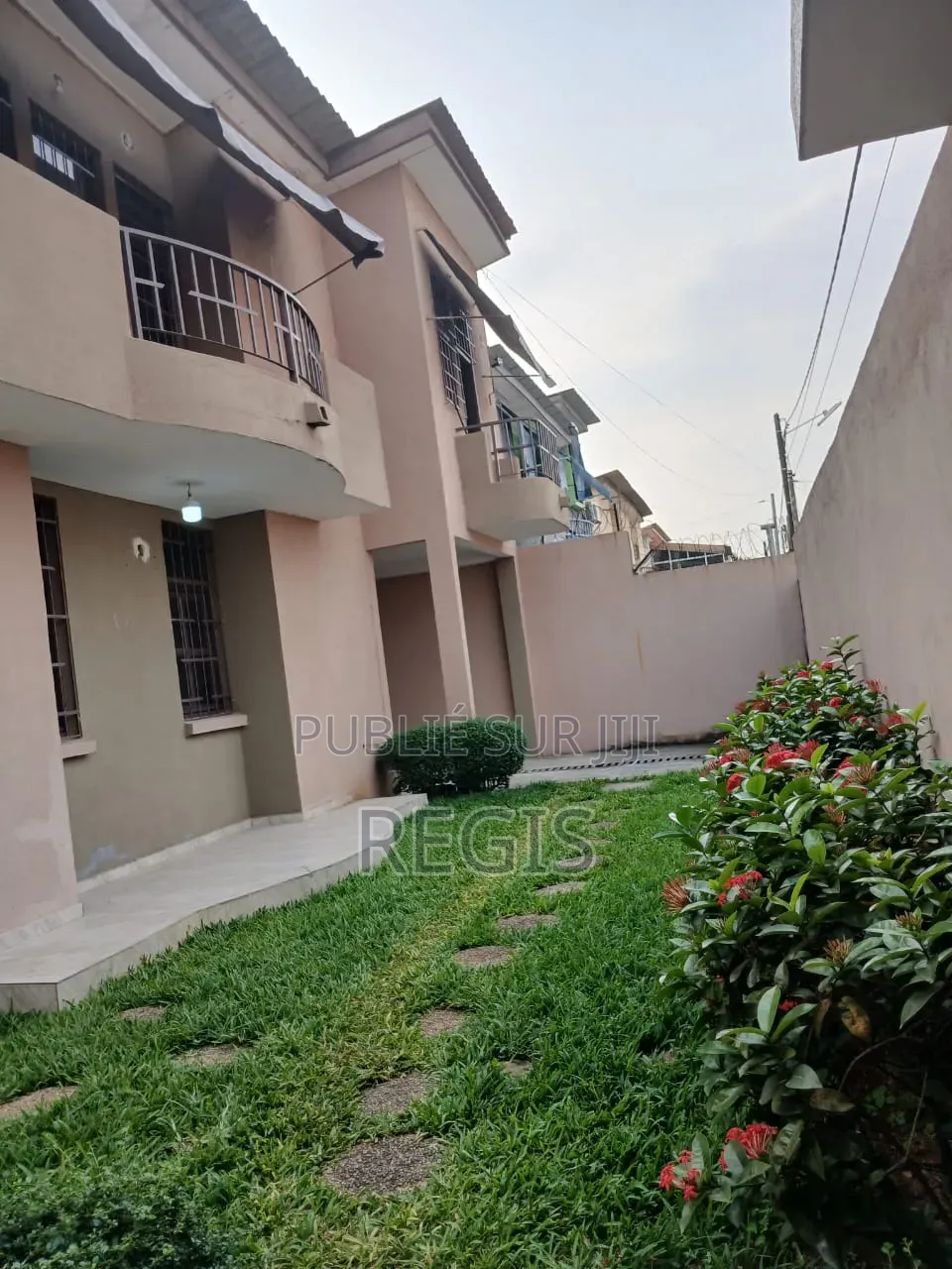 4chbre Villa dans Rosiers, Cocody à Louer