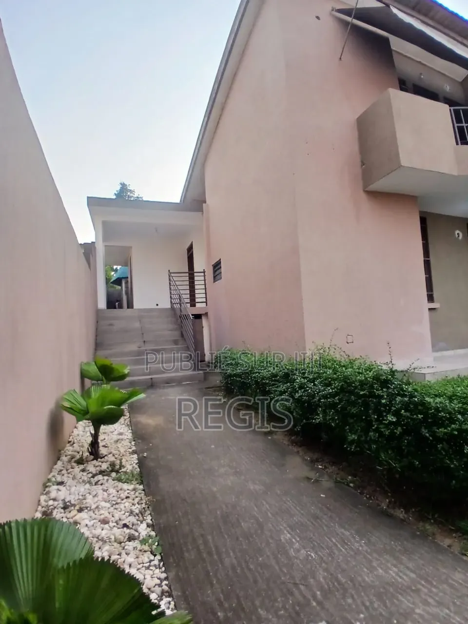 4chbre Villa dans Rosiers, Cocody à Louer