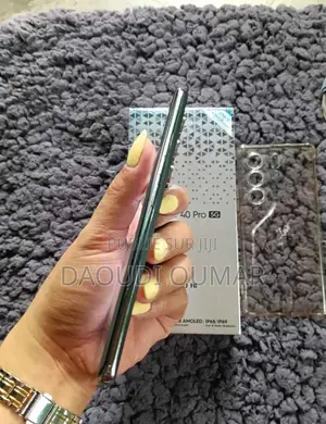 Nouveau Tecno Camon 40 Pro 4G 128 GB Doré