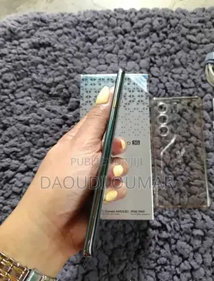 Nouveau Tecno Camon 40 Pro 4G 128 GB Doré