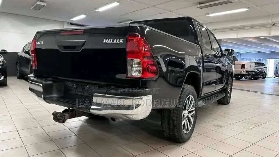 Nouveau Toyota Hilux 2026 Noir