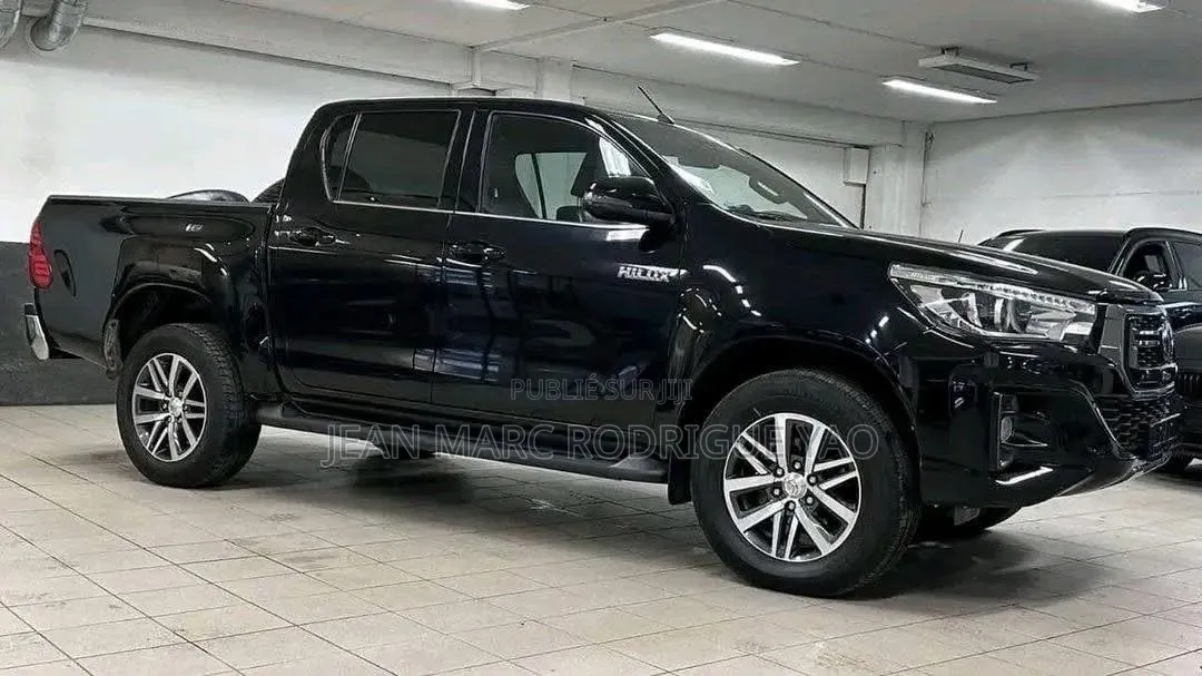 Nouveau Toyota Hilux 2026 Noir